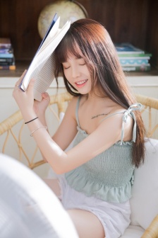 男生女生一起相差差差轮滑鞋